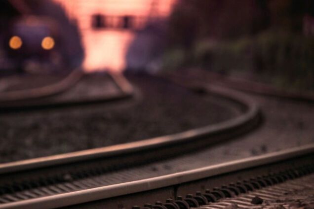 Из-за взрывоопасных предметов в области пришлось останавливать поезда