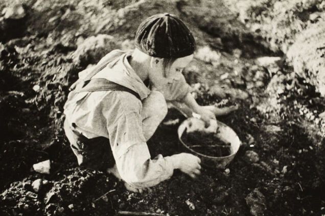 Еврейский фотограф поразил мир снимками, которые зарыл от нацистов в 1944 году