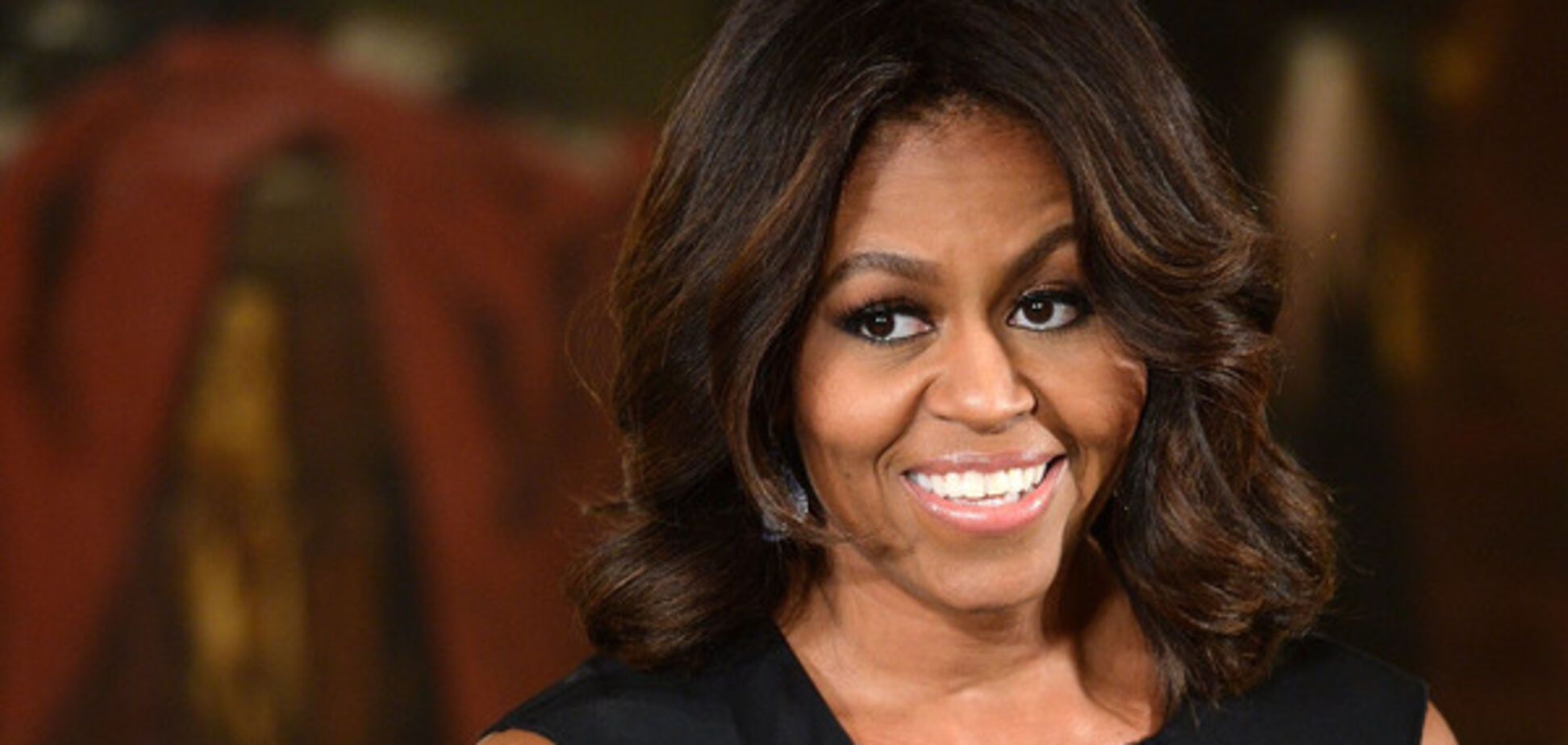 Никаких локонов: соцсеть взбудоражил снимок Мишель Обамы без укладки