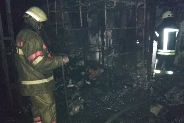 У здания 'снесло' крышу: в центре Киева произошел масштабный пожар