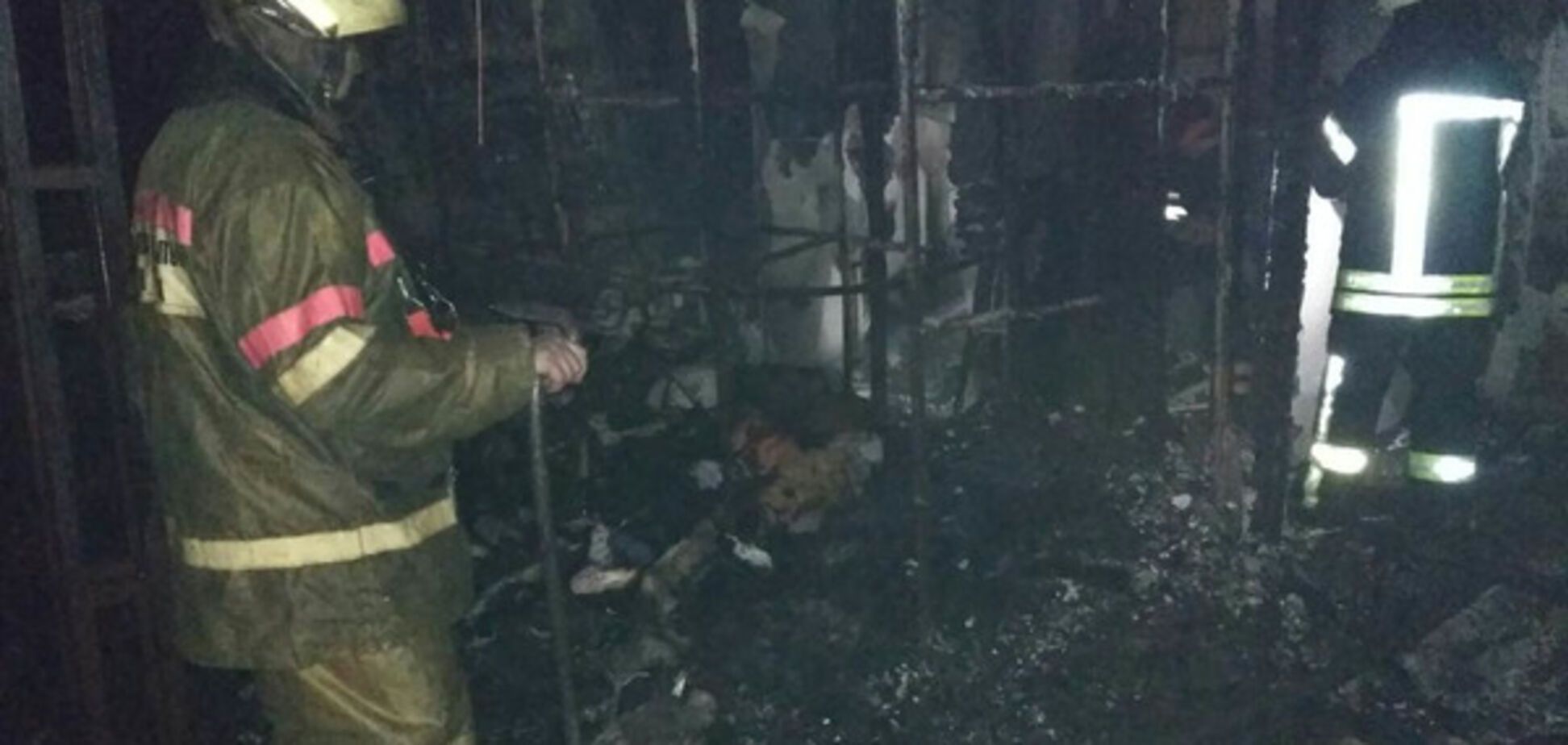 У здания 'снесло' крышу: в центре Киева произошел масштабный пожар