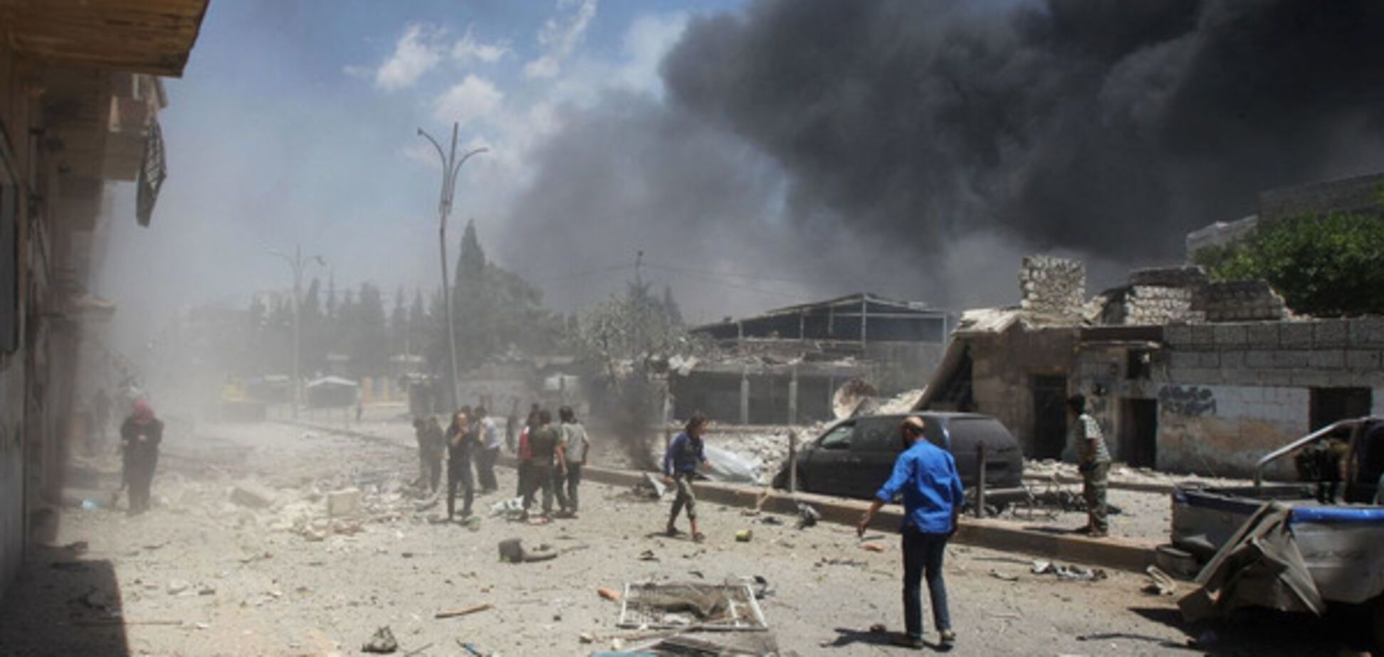 Авиация Асада снова обстреляла подвергшийся химической атаке город 