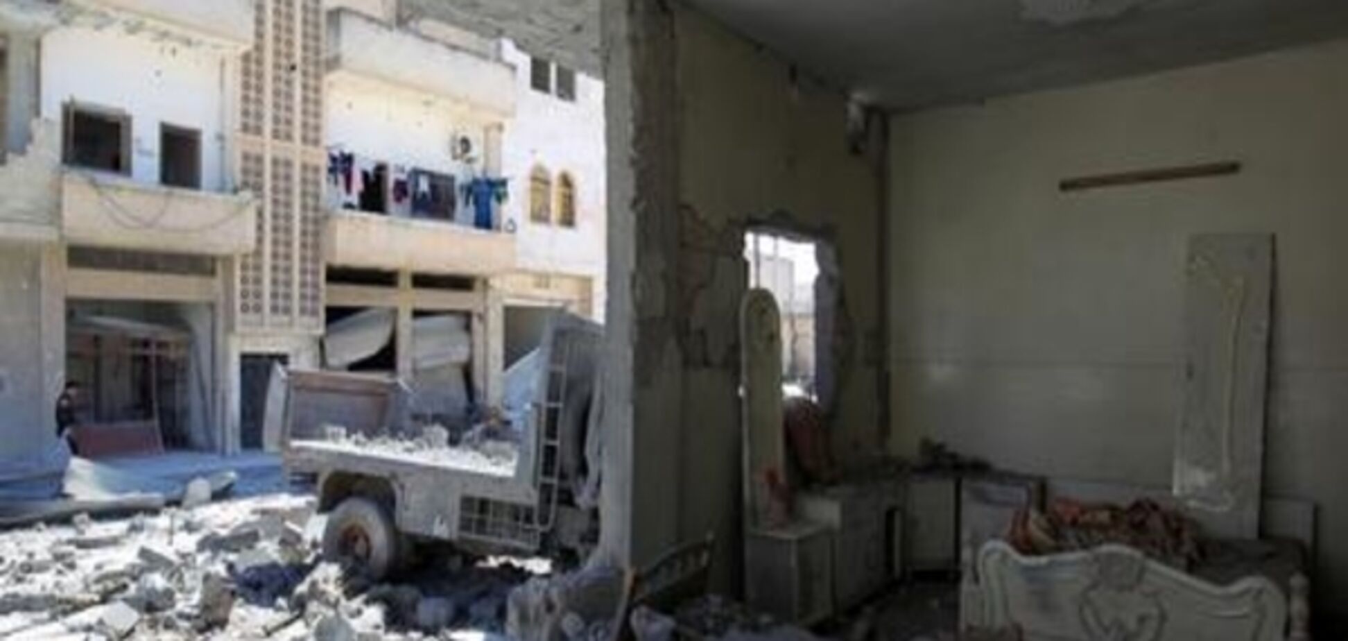 Постраждале від хімічної атаки сирійське місто знову обстріляли