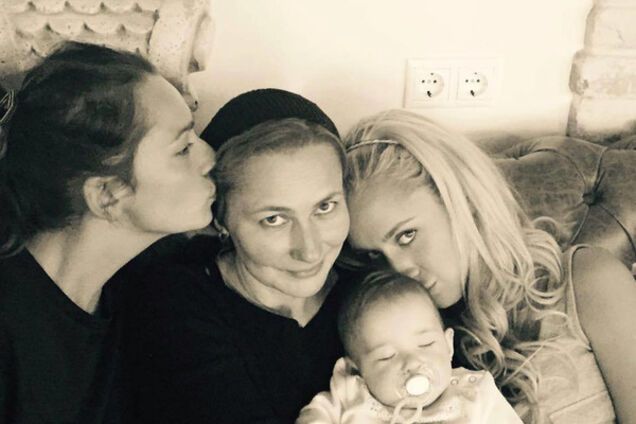 Алена Мозговая с детьми