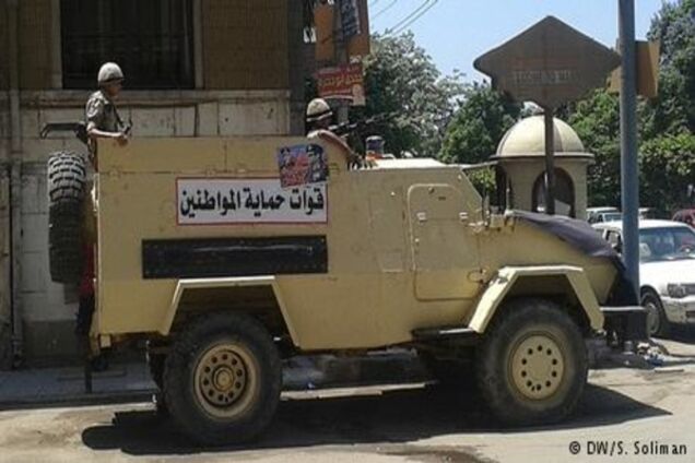 Президент Єгипту після терактів наказав армії захищати життєво важливі об'єкти країни