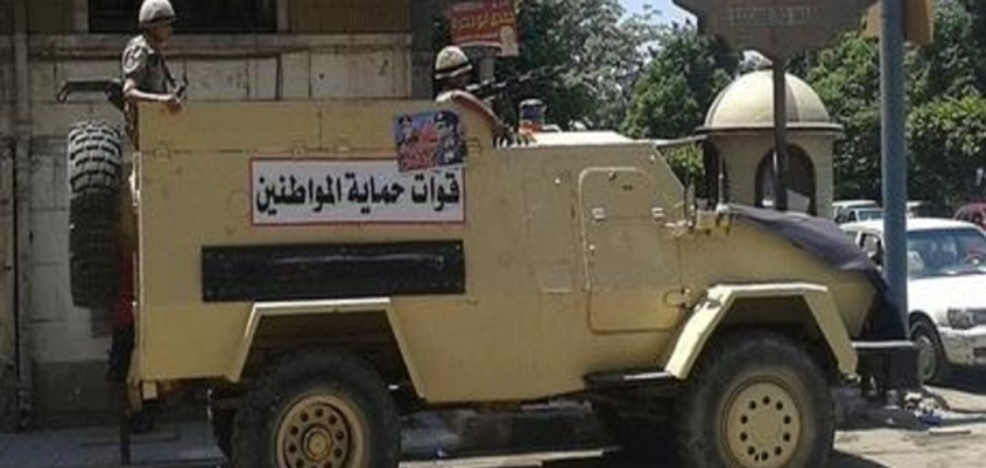 Президент Єгипту після терактів наказав армії захищати життєво важливі об'єкти країни
