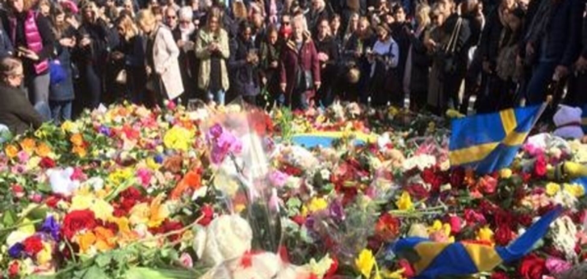 У Стокгольмі вшанували пам'ять загиблих від наїзду вантажівки