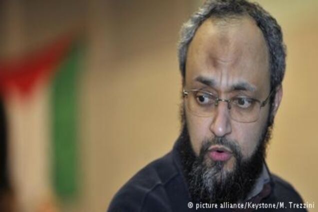 Франція вислала ісламського проповідника Хані Рамадана