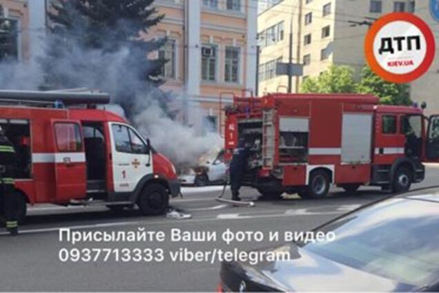 У Києві поруч з управлінням поліції відбулася вогняна НП
