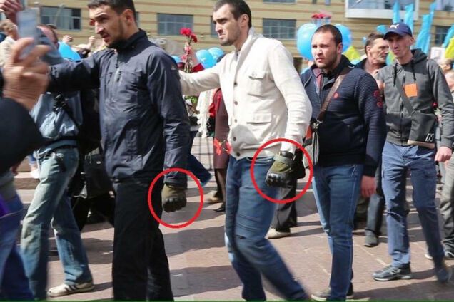 Шли с целью бить: в сети показали знаковое фото с парада в Днепре