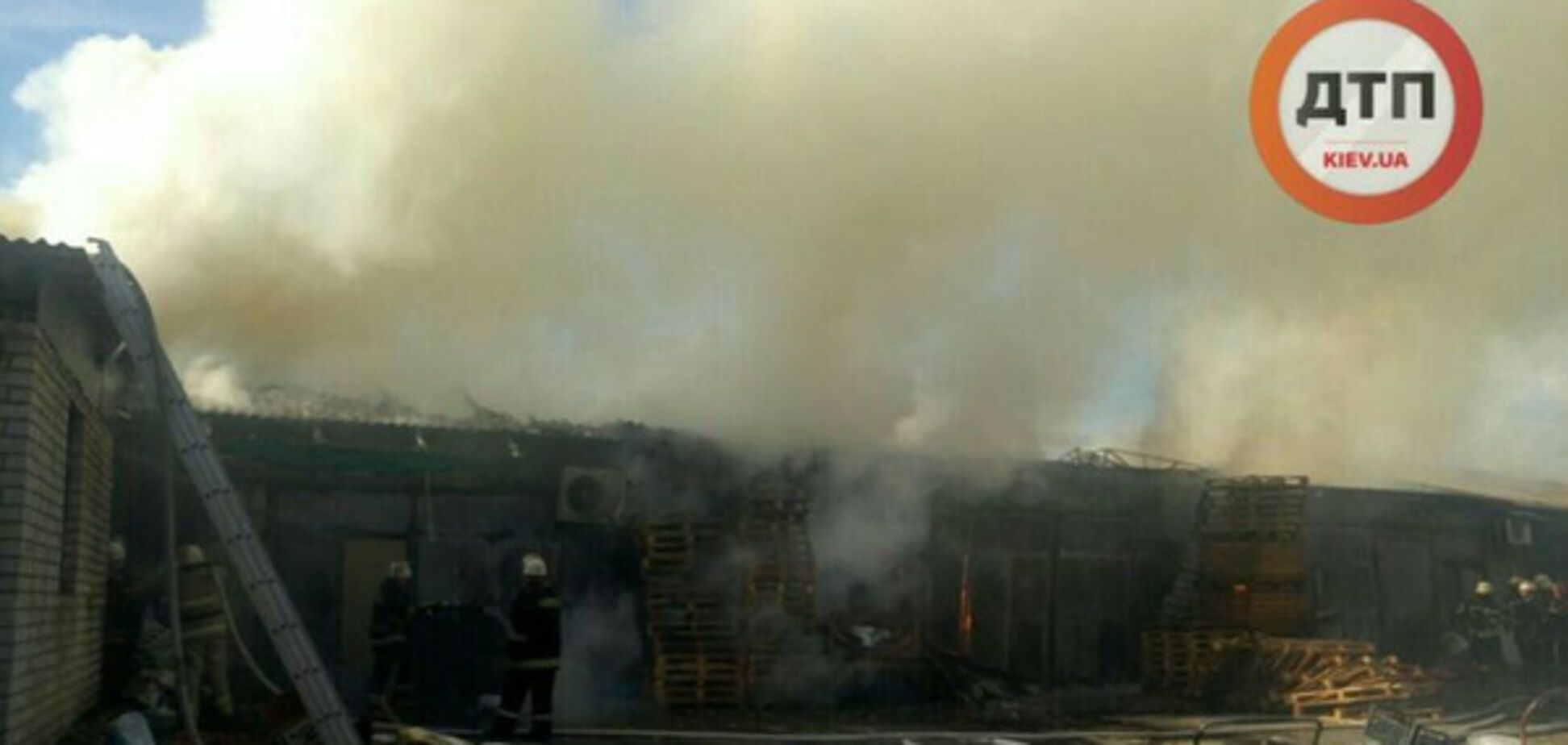 В Киеве произошел масштабный пожар