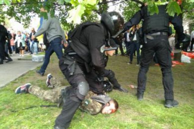 Дніпро, побиття ветерана АТО, тітушки, поліція