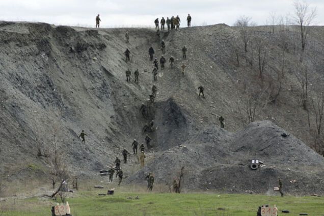 Бегут и кончают самоубийством: разведка доложила о настроениях оккупантов Донбасса