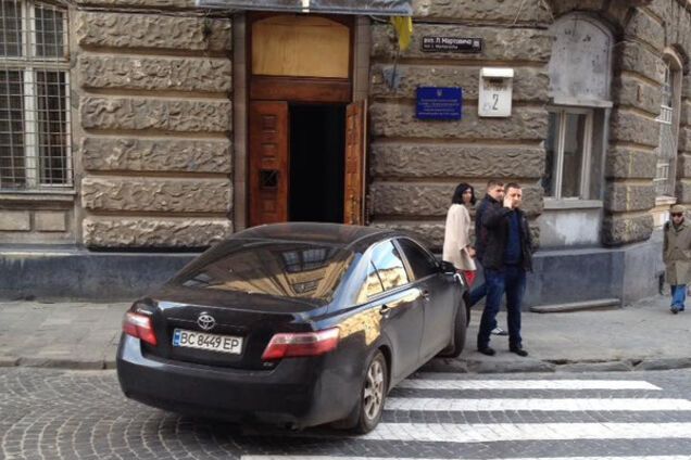 Паркування поліцейських у Львові
