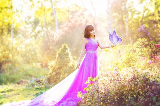 Девушка в саду