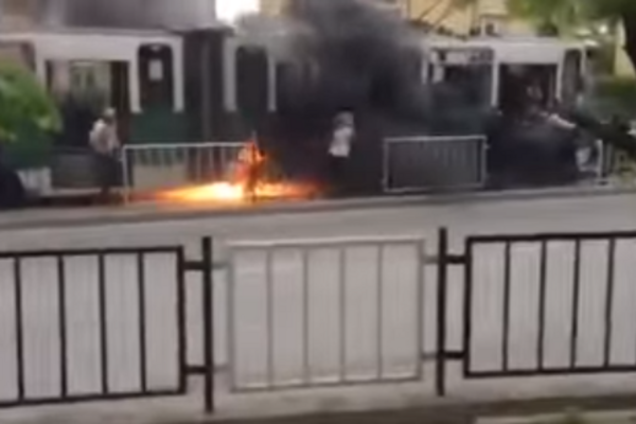 Трамвай горит