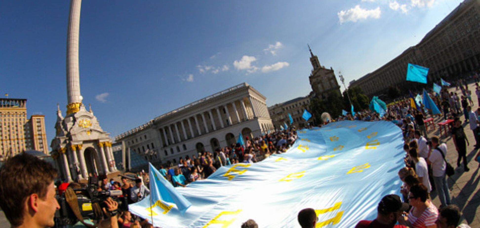 Crimean Tatars celebrate national Flag Day