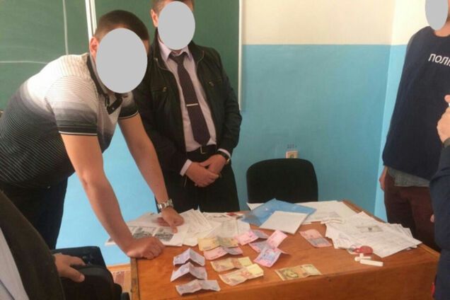 Преподавателя запорожского университета поймали с поличным на взятке (ФОТО)
