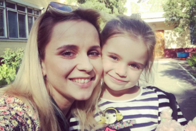 Лилия Ребрик на выпускном дочери не смогла сдержать слез