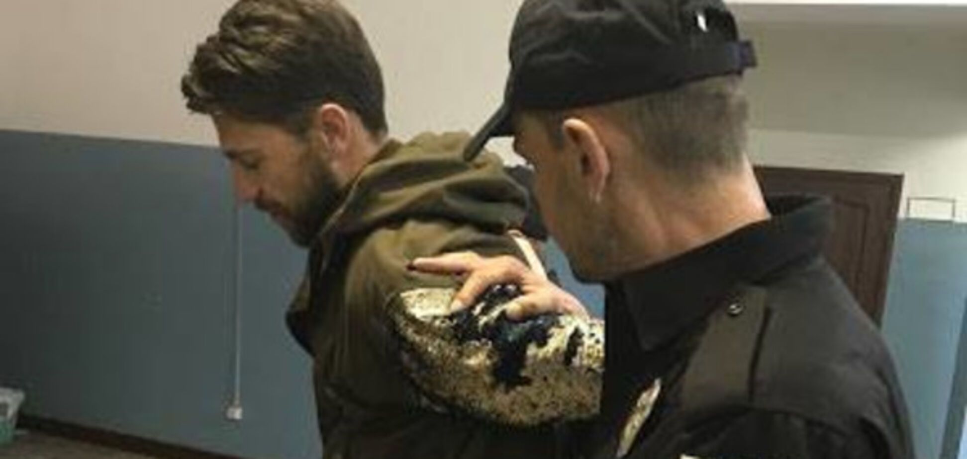 'Этот позор страны': оголившего зад на 'Евровидении' мужика посадили в СИЗО. Фотофакт