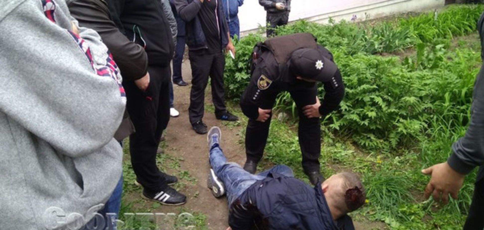 Охранник Яроша прострелил человеку ноги за отказ сказать 'Героям слава!': появились фото и видео