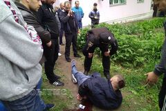 Охранник Яроша прострелил человеку ноги за отказ сказать 'Героям слава!': появились фото и видео