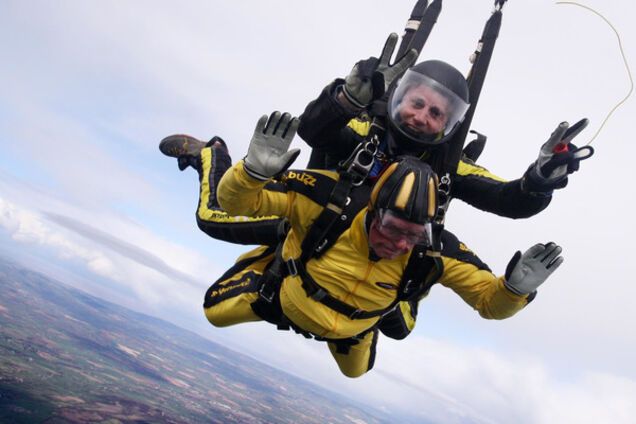 Ветеран Второй мировой в 101 год совершил рекордный прыжок с парашютом: жизнеутверждающее видео