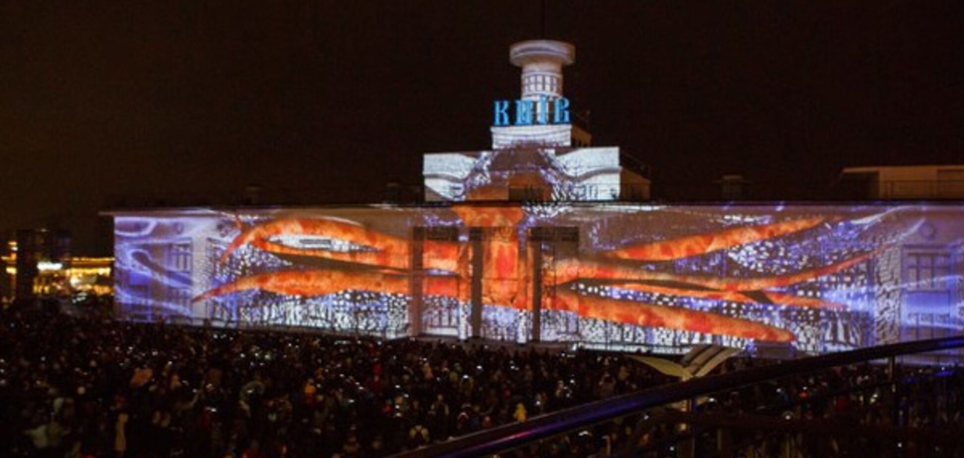 Будинки Києва 'ожили' фарбами: яскраве відео з Kyiv Lights Festival