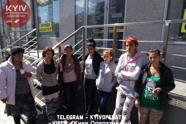 У Києві група жінок нахабно забрала у чоловіка сумку з грошима