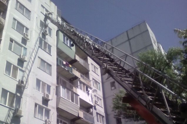 В Запорожской области пришлось вызволять ребенка из квартиры на девятом этаже (ФОТО)