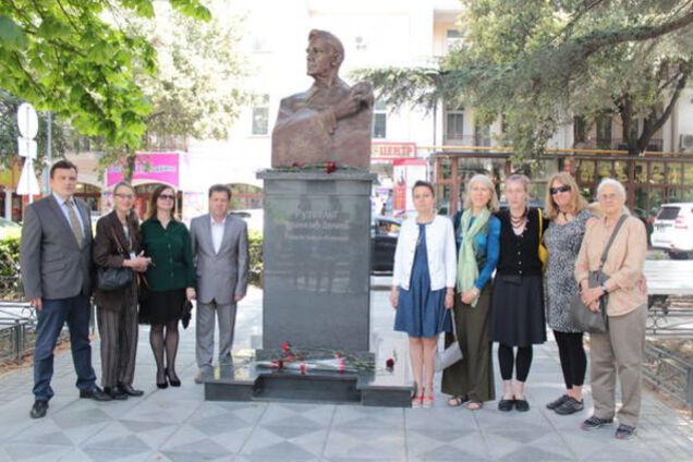 Оккупанты заманили на полуостров иностранную делегацию