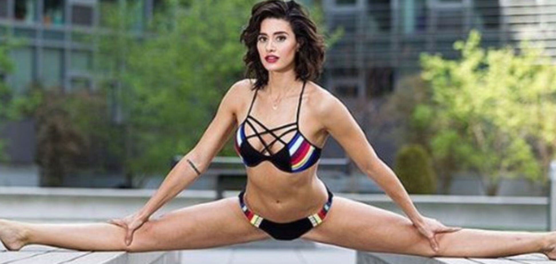 Вся в тата: дочка Ван Дамма підкорює соцмережі спокусливим тілом