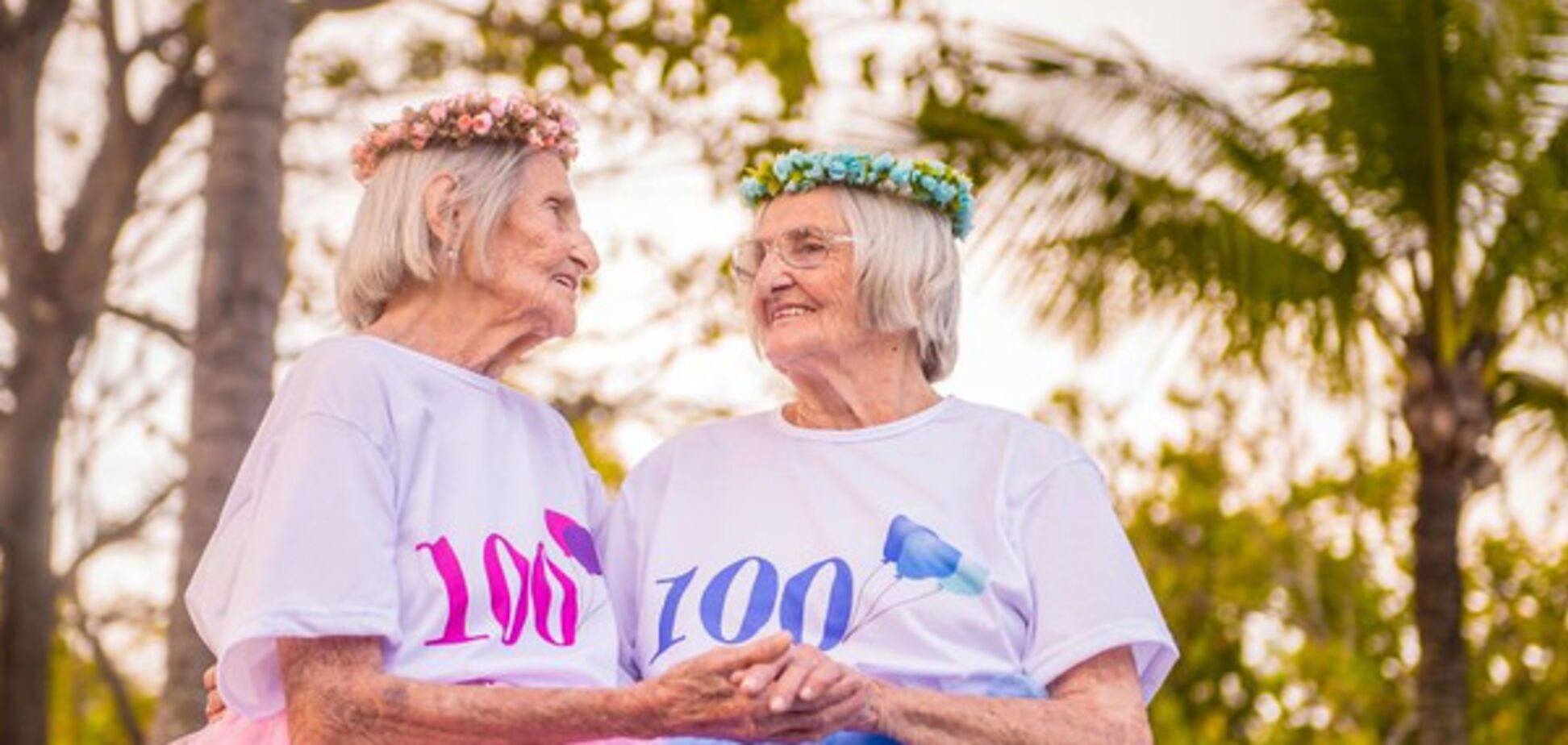 100-річні сестри-близнючки розчулили мережу фотосесією свого ювілею
