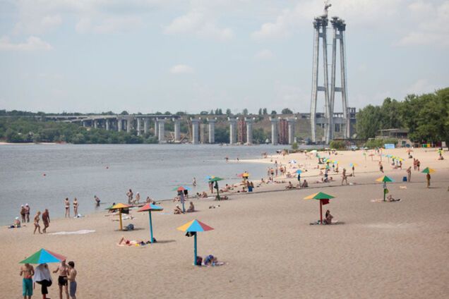 Городские пляжи ожидают летнего сезона