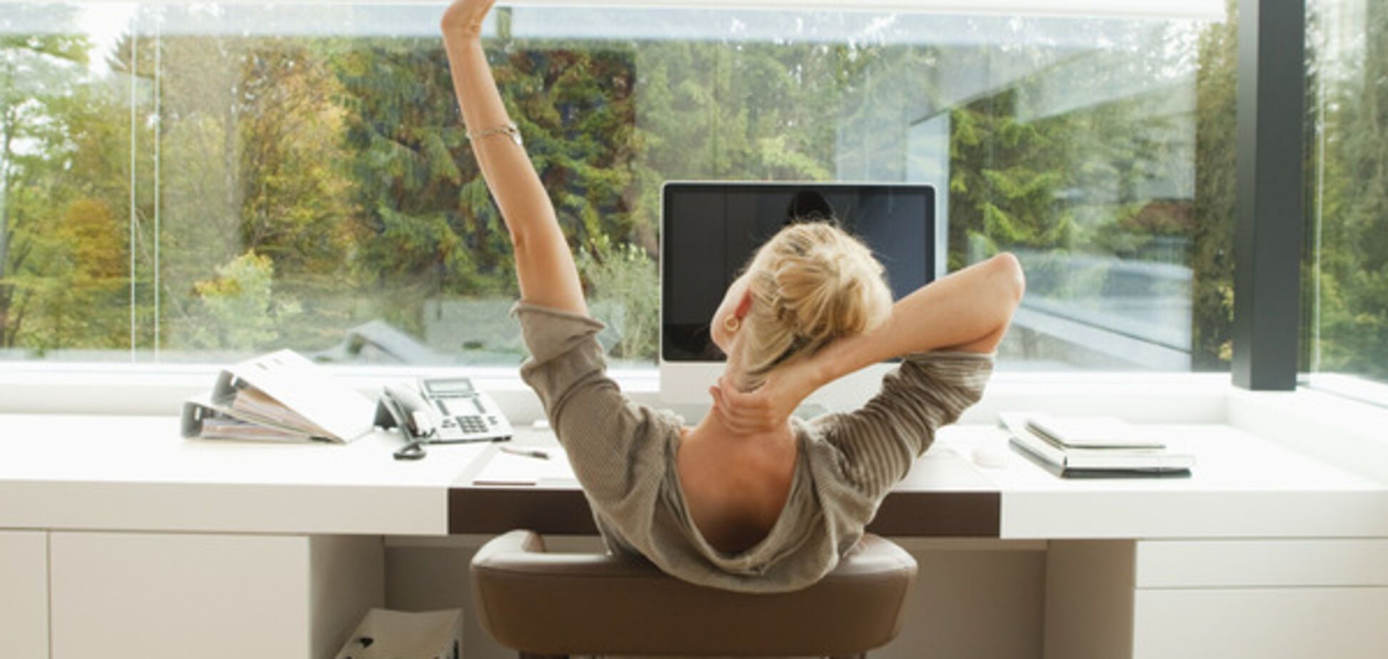 Офисным работникам на заметку: 10 минут для здоровья ваших суставов