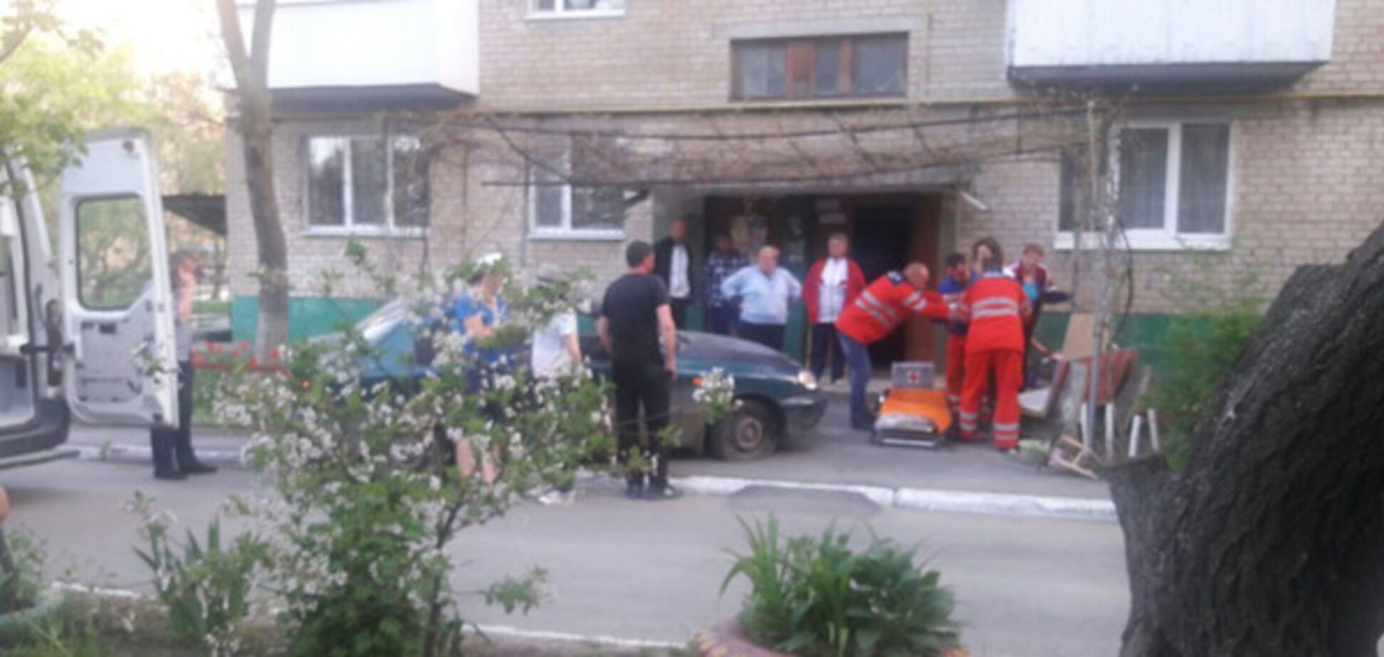 В Запорожской области машина снесла лавочку с людьми (ФОТО)