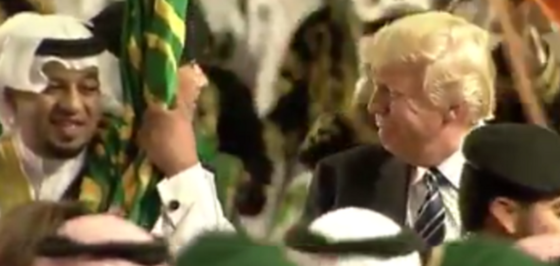 Трамп танцует