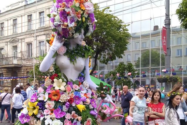 День Європи по-вінницьки: у місті пройшов парад живих скульптур