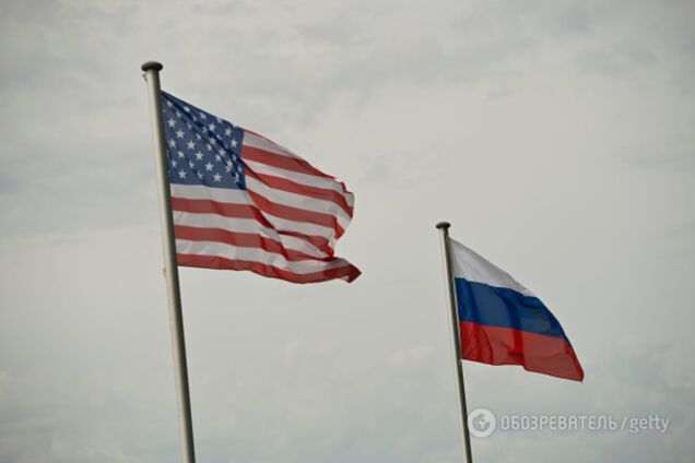 Прапори США і РФ