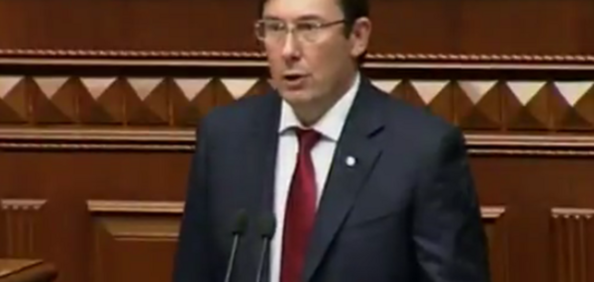 Луценко дал совет нардепам, как обзавестись 'домом как у Клюева' и 'бронированным кубиком'