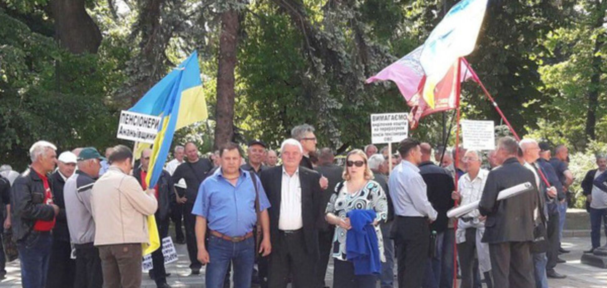 Запорожские пенсионеры устроили митинг под стенами Кабмина
