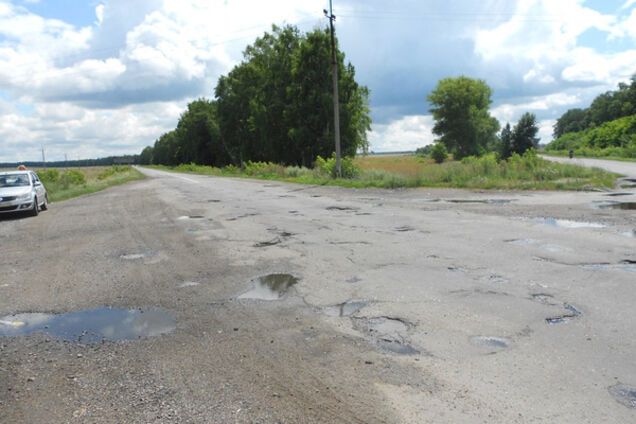 'Отличной рыбалки!' В сети жестко высмеяли мэра Глухова за дороги