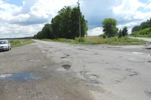 "Отличной рыбалки!" В сети жестко высмеяли мэра Глухова за дороги