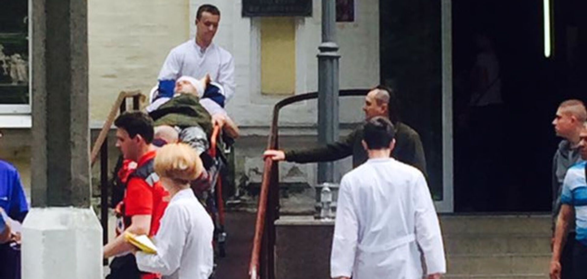 Помощь раненым в АТО военным