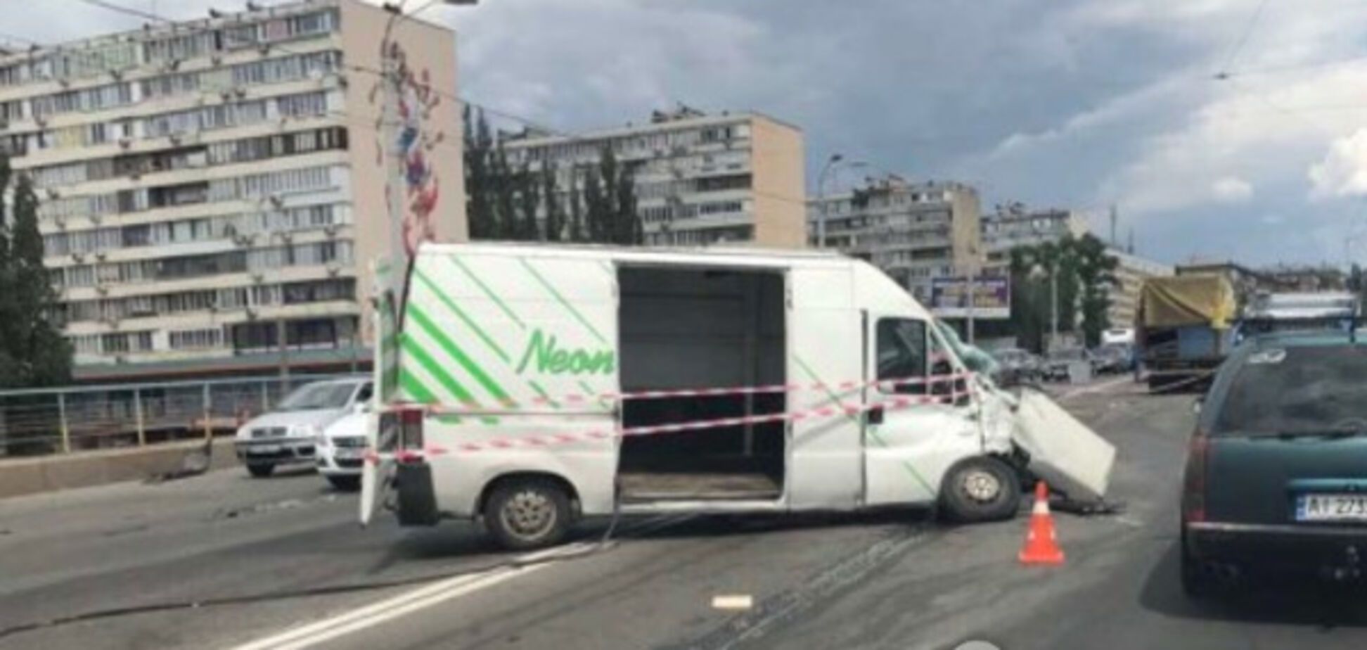 'Из багажника вылетела газонокосилка': в Киеве произошло масштабное ДТП