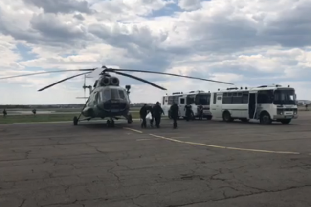 Доставка задержанных коррупционеров в Киев