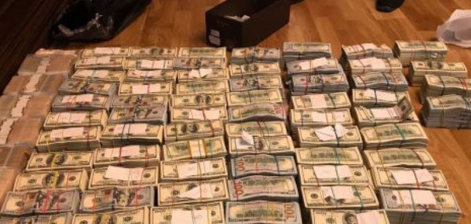 При задержании у экс-главы Луганской налоговой нашли $3,8 млн