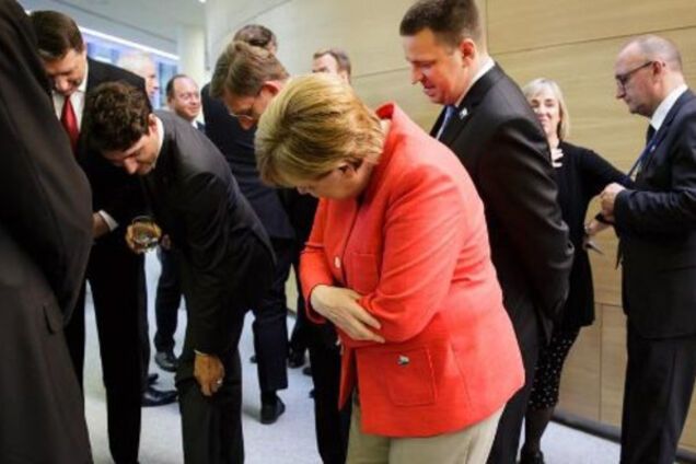 Модник Трюдо умилил Меркель натовскими носками: опубликовано фото