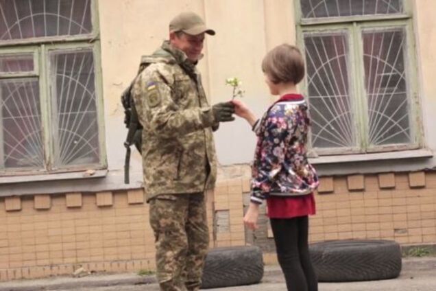 Падчерица нардепа Лещенко спела в клипе у своего отца: опубликовано видео