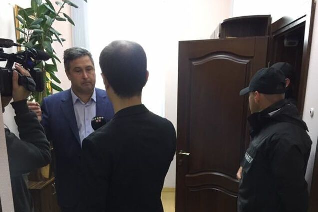 Детективы НАБУ нагрянули с обыском в киевский суд: появились фото и видео